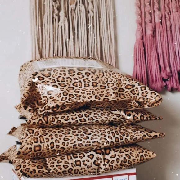 Leopard Poly Mailers 14x17 Pack of 50 PRICE IS FIRM - Picture 7 of 8